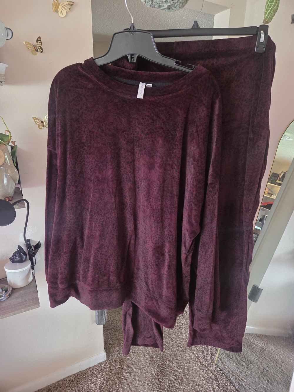 No Boundaries Size 2X Burgundy & Black Velour Animal Print Set